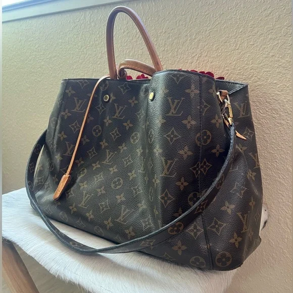 Monogram Canvas Montaigne GM- Large Travel Handbag removable strap. Lock/ key 🔐 - Picture 2 of 13